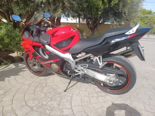 Honda CBR 600 F4i Roja y Negra