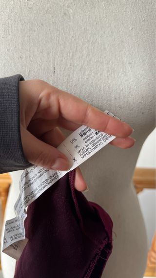 Top terciopelo rojo con hombros descubiertos - XS