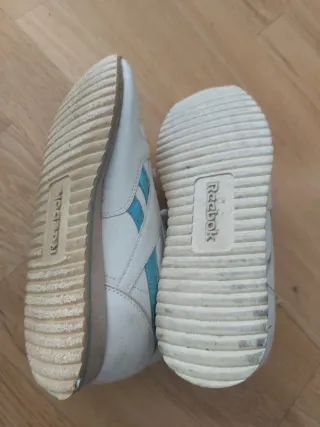 Tenis Reebok Clásicos Blancos y Azules