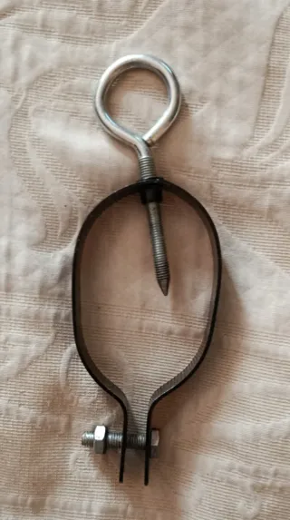 Accesorio metálico para jamonero