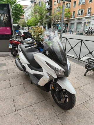 Kymco Grand Dink 300