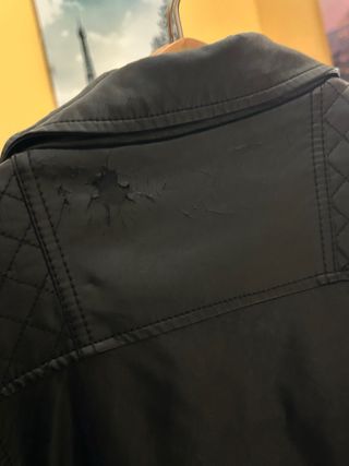 Chaqueta cuero negra Pimkie. Talla 40