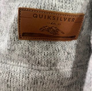 Chaqueta con capucha gris y negra niño