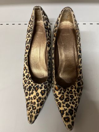 Zapatos de tacón con estampado de leopardo