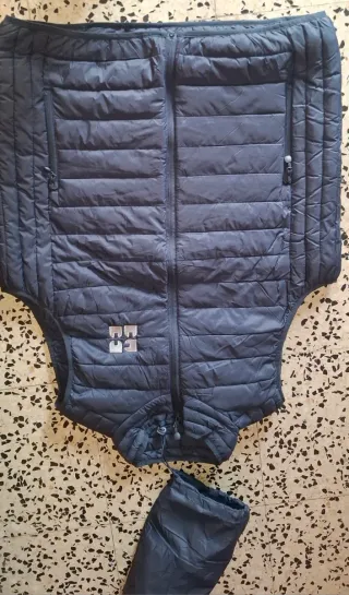 Chaleco acolchado azul y gris