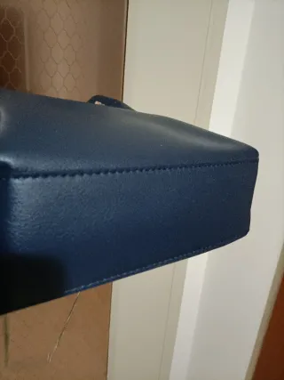 Borsa blu con tracolla a catena