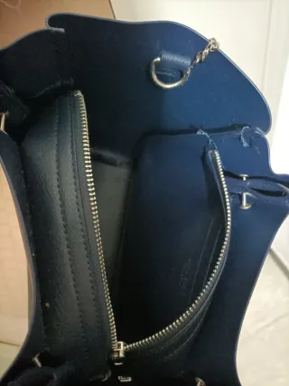 Borsa blu con tracolla a catena