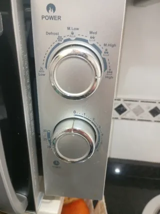 Microondas orbegozo plateado