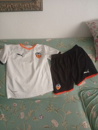 Equipación Valencia CF Puma