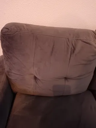 Sofá gris de terciopelo
