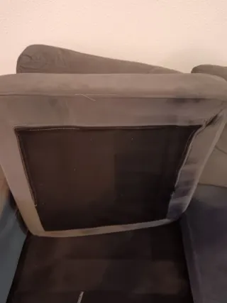 Sofá gris de terciopelo