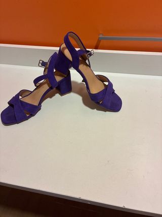 Sandalias Maripaz tacón medio moradas talla 37