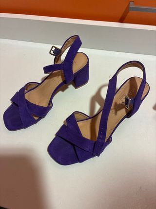 Sandalias Maripaz tacón medio moradas talla 37
