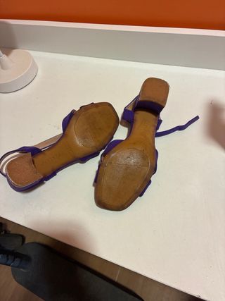 Sandalias Maripaz tacón medio moradas talla 37