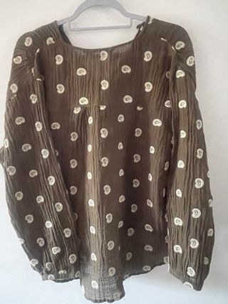 Blusa Zara verde militar con estampado paisley