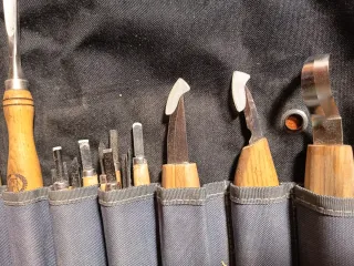 Estuche con gubias y herramientas