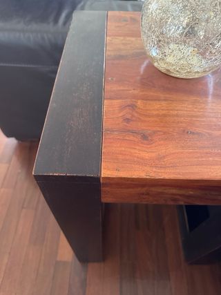 Mesa auxiliar de madera y cristal