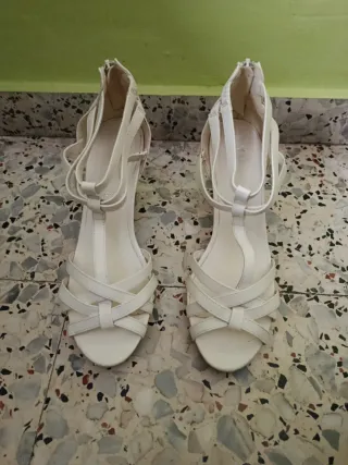 Sandalias tacón Marypaz blancas T.39