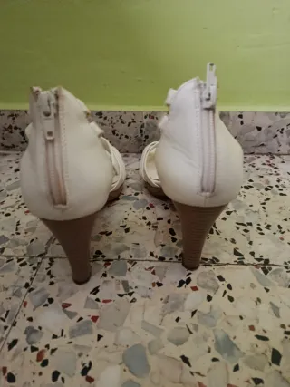 Sandalias tacón Marypaz blancas T.39