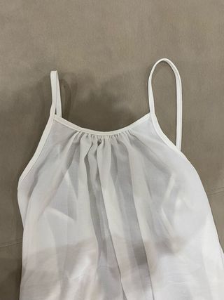 Vestito estivo scollato sulla schiena