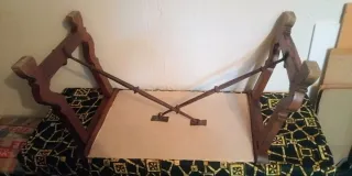 2 Bancos antiguos tapizados madera 45 cada uno.