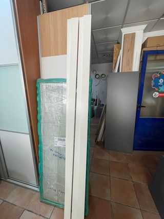 Puertas de paso blancas con molduras