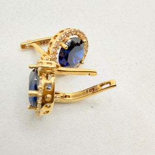 Pendiente de oro de 14k circonitas, 4.09 g.