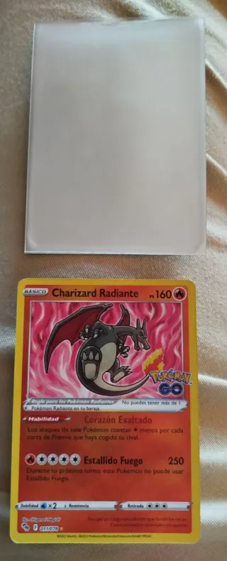 Charizard radiante de la expansión Pokémon Go
