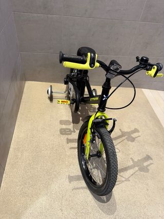 Bicicleta infantil B'Twin negra y amarilla