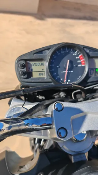 Suzuki GSR600 Naked Moto