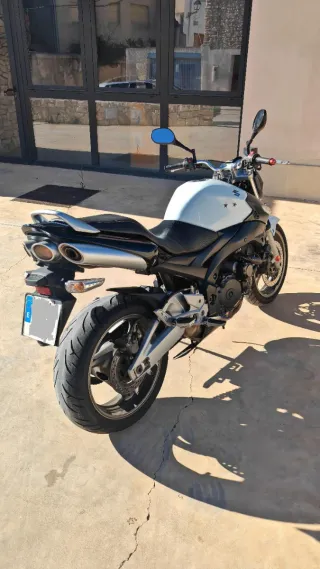 Suzuki GSR600 Naked Moto
