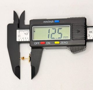 Pendiente Manzanas de oro de 18k, 1.41 g.