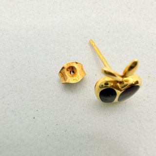 Pendiente Manzanas de oro de 18k, 1.41 g.
