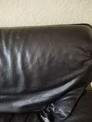 Sofá de piel negro