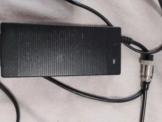 Cargador Patinete Eléctrico