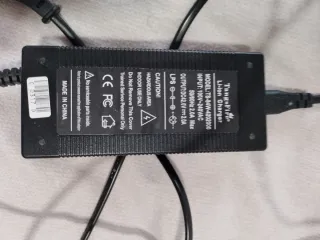 Cargador Patinete Eléctrico