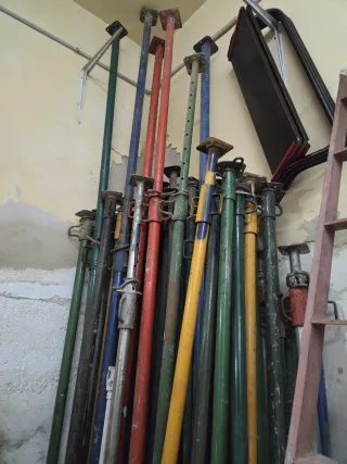 60 Puntales de obra metálicos