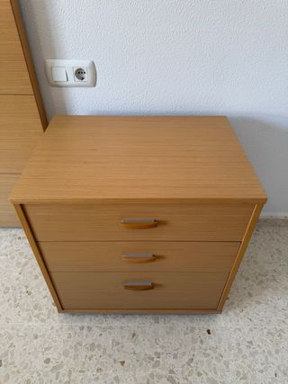Juego de Dormitorio — Cabecero + 2 Mesas de Noche.