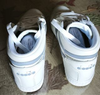 Zapatillas Diadora Blancas y Grises