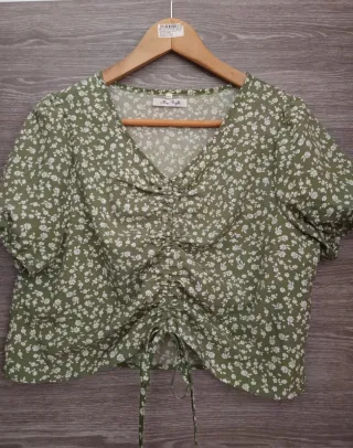 Top verde Shein flores