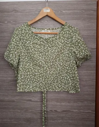 Top verde Shein flores