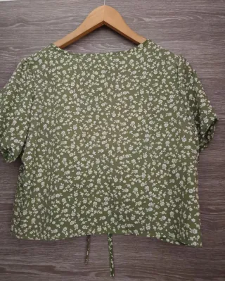 Top verde Shein flores