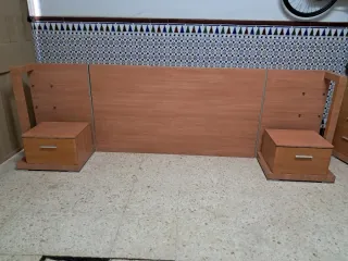 Muebles de dormitorio: cómoda y mesita