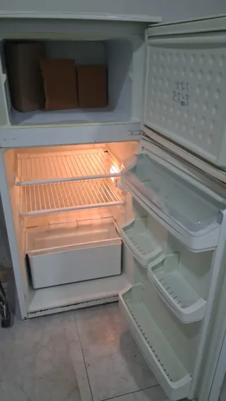 Nevera blanca con congelador