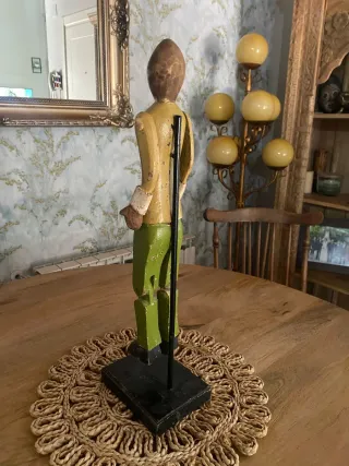 Maniquí juguete antiguo de madera