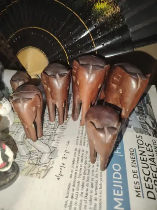 Lote figuras y 2 cuadros pequeños