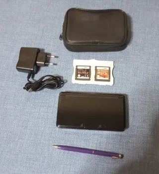 Nintendo 3DS Negra + Funda + Juegos