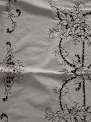 Tovaglietta ricamata per tè