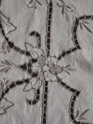 Tovaglietta ricamata per tè