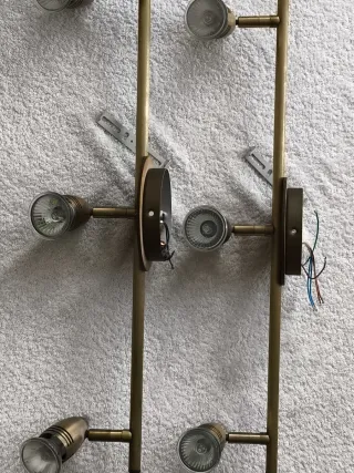 2 APLIQUES DE LUZ COLOR BRONCE Y MADERA PARA TECHO